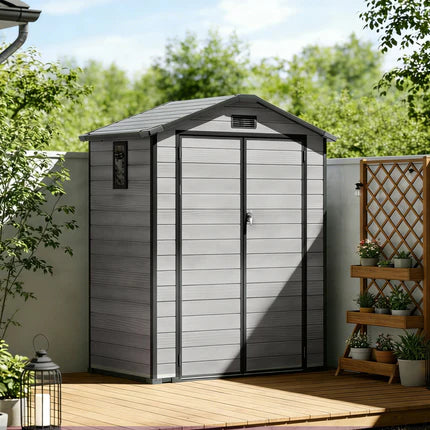 Patioslife YardVault Gerätehaus aus wetterfestem Kunstharz – mit Boden, Schloss und Fenster